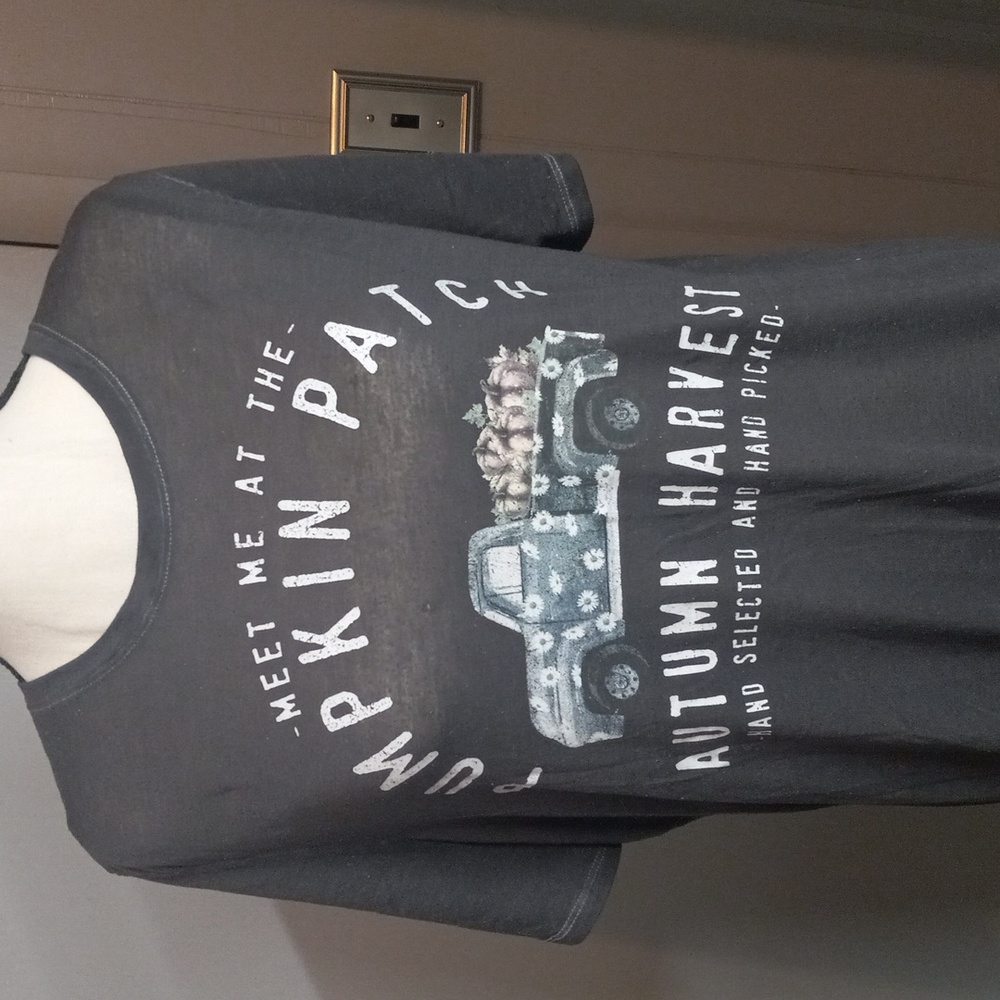 Pumpkin patch tee shirt ๐ - Picture 2 of 5
